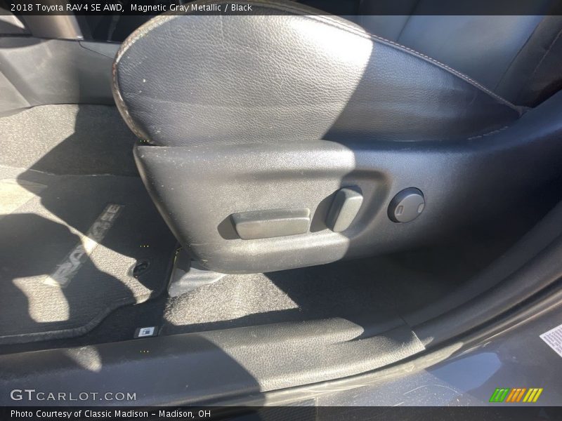 Magnetic Gray Metallic / Black 2018 Toyota RAV4 SE AWD