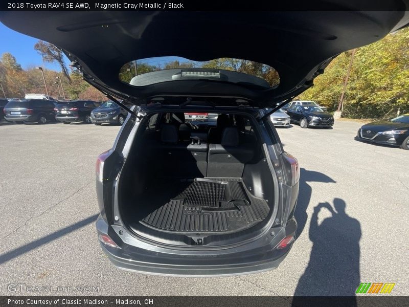 Magnetic Gray Metallic / Black 2018 Toyota RAV4 SE AWD