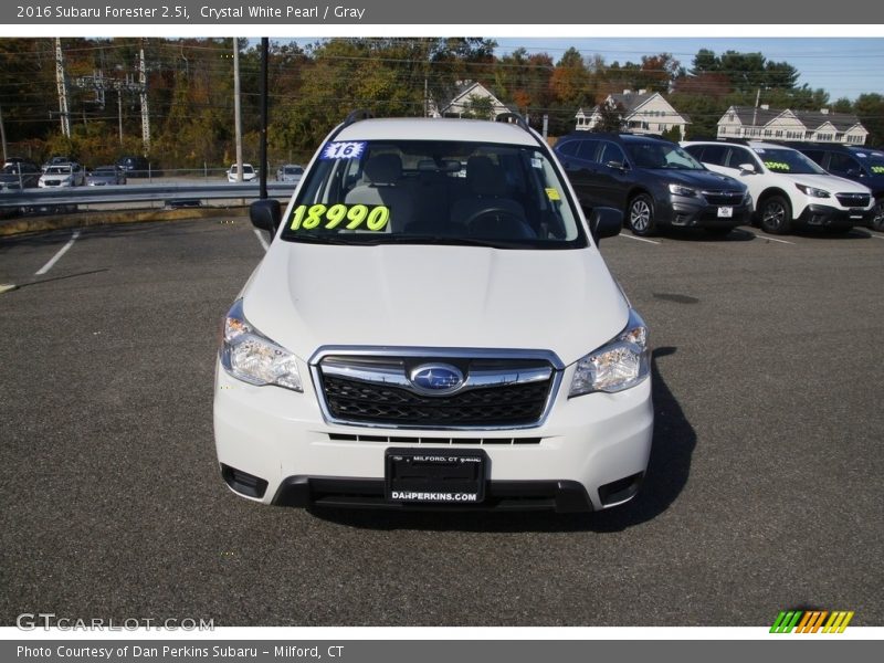 Crystal White Pearl / Gray 2016 Subaru Forester 2.5i