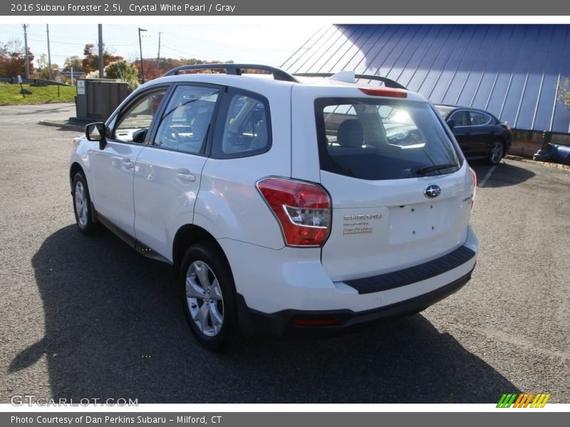 Crystal White Pearl / Gray 2016 Subaru Forester 2.5i