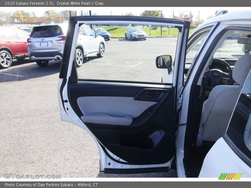 Crystal White Pearl / Gray 2016 Subaru Forester 2.5i