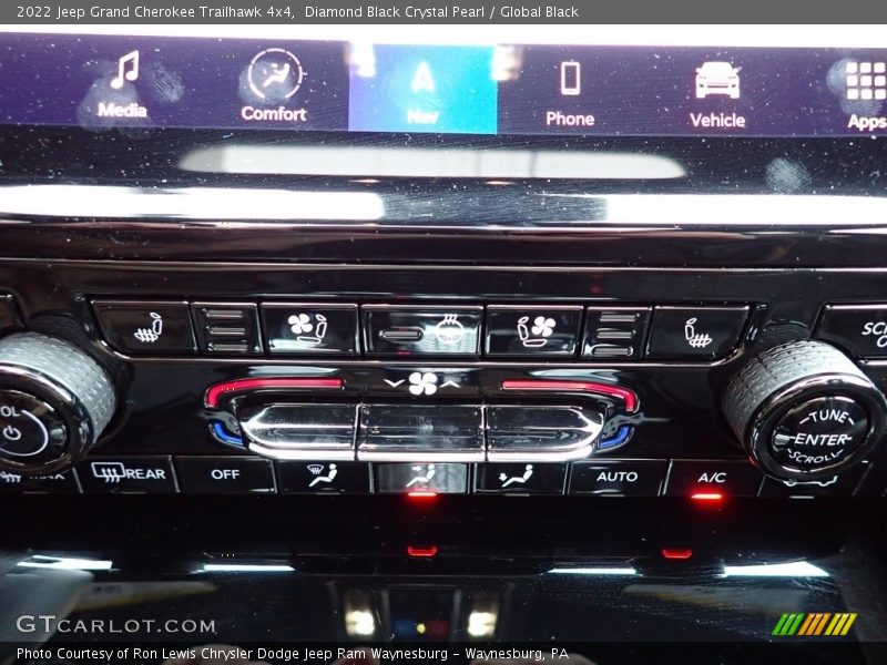 Diamond Black Crystal Pearl / Global Black 2022 Jeep Grand Cherokee Trailhawk 4x4