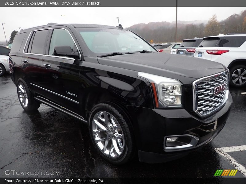 Front 3/4 View of 2019 Yukon Denali 4WD