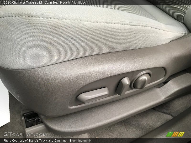 Satin Steel Metallic / Jet Black 2020 Chevrolet Traverse LT