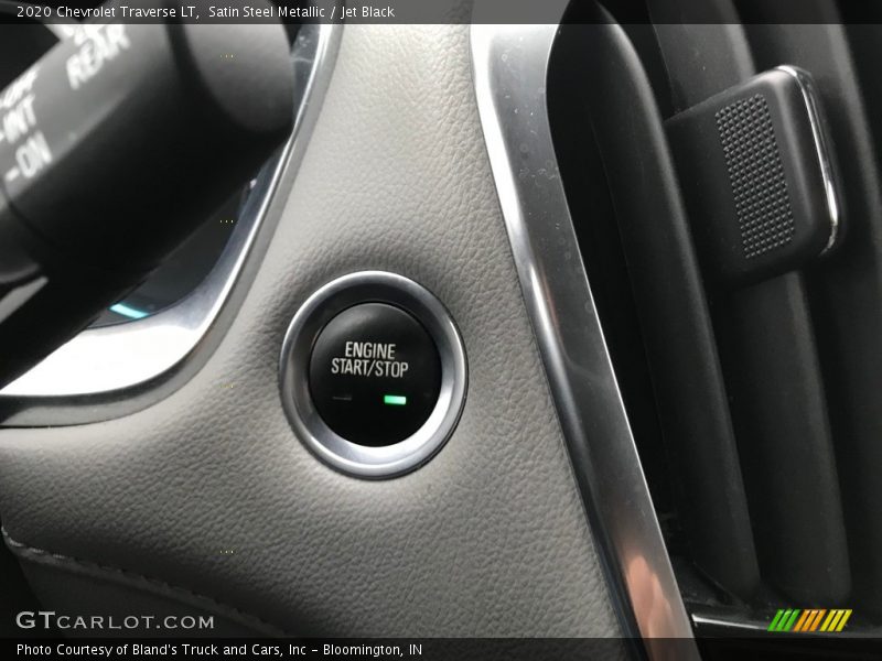 Satin Steel Metallic / Jet Black 2020 Chevrolet Traverse LT