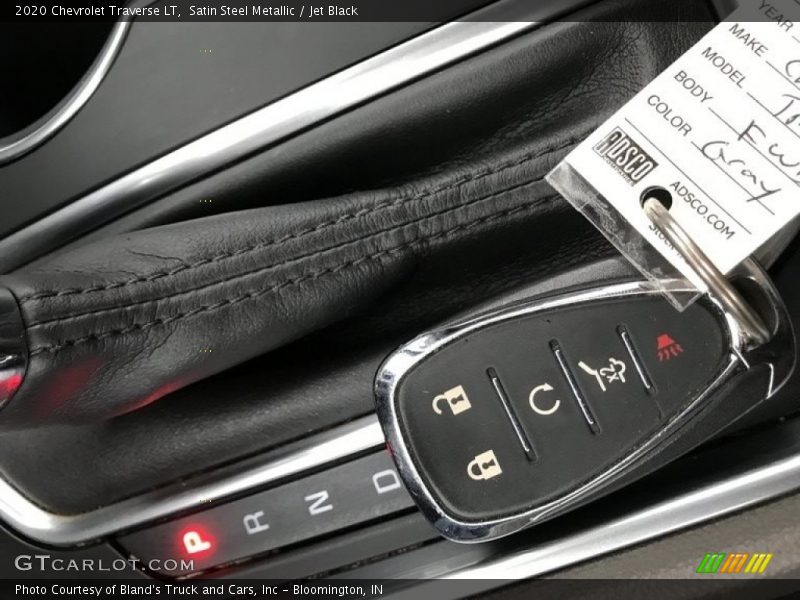 Satin Steel Metallic / Jet Black 2020 Chevrolet Traverse LT