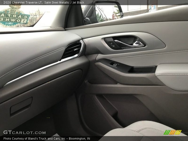 Satin Steel Metallic / Jet Black 2020 Chevrolet Traverse LT