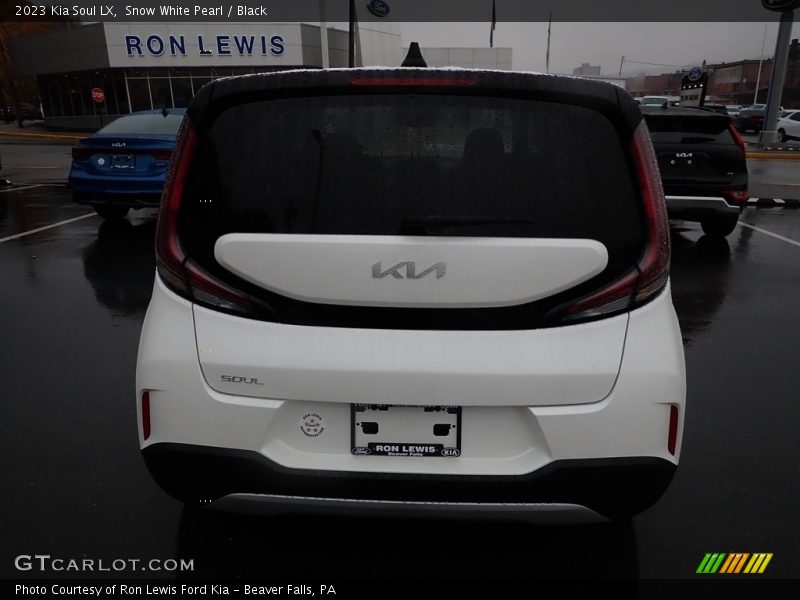 Snow White Pearl / Black 2023 Kia Soul LX