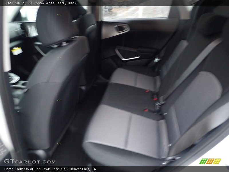 Snow White Pearl / Black 2023 Kia Soul LX