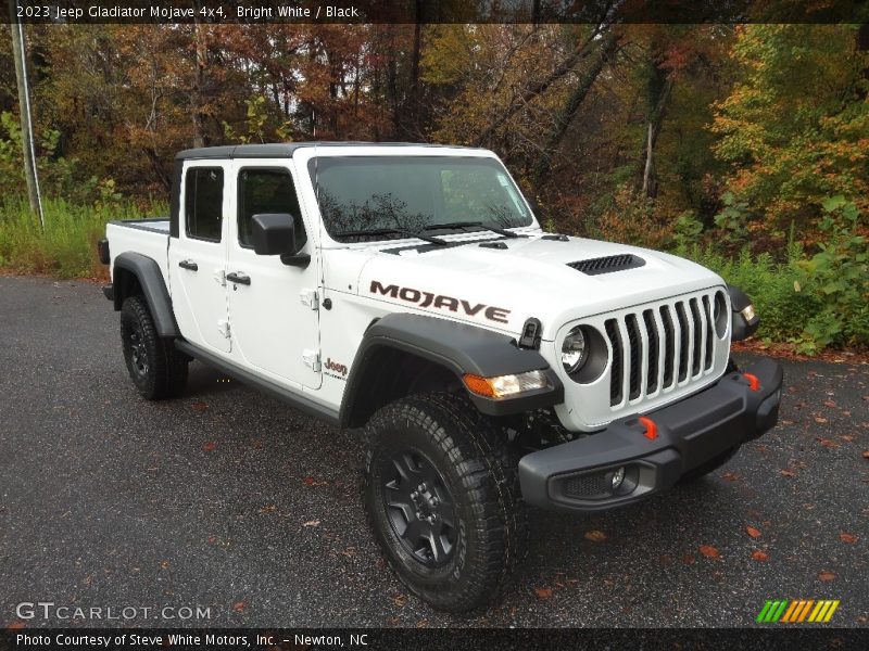 Front 3/4 View of 2023 Gladiator Mojave 4x4