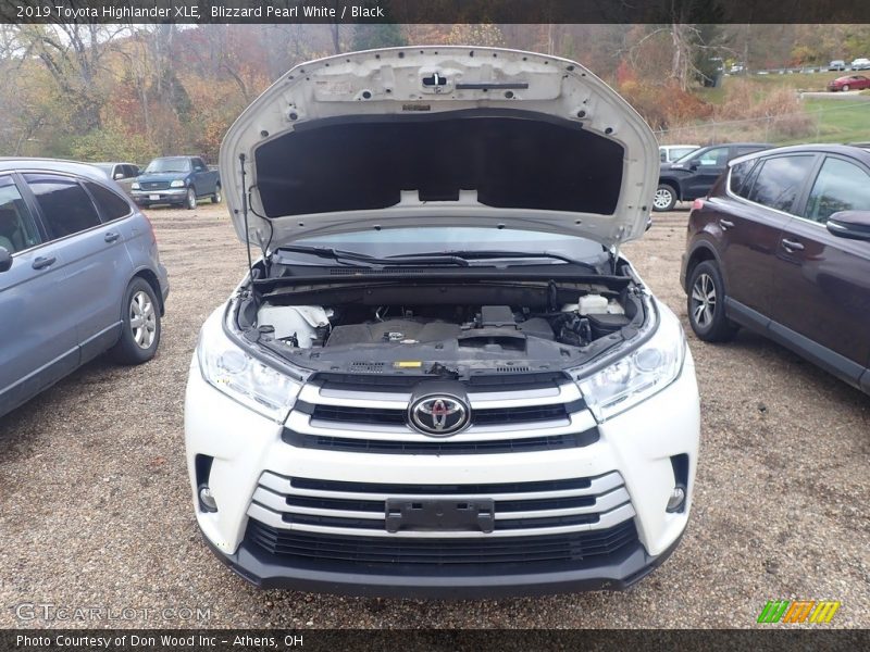Blizzard Pearl White / Black 2019 Toyota Highlander XLE