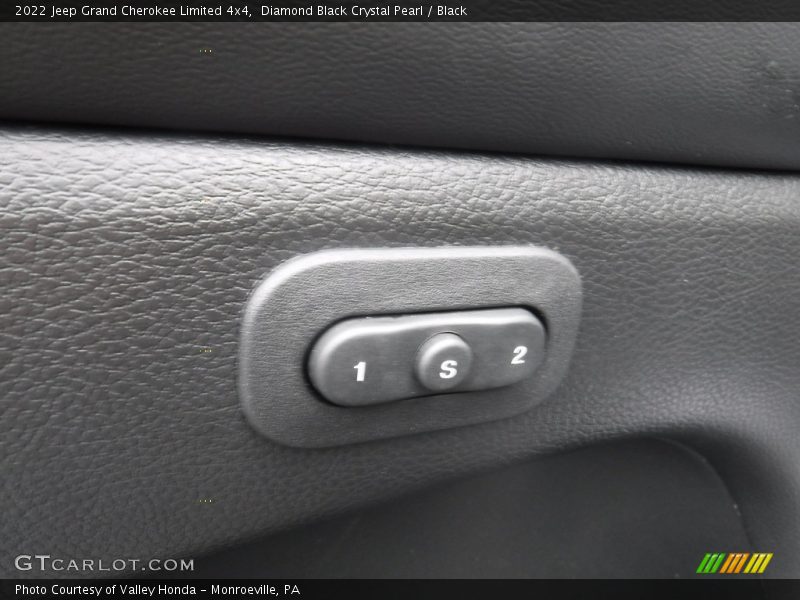 Diamond Black Crystal Pearl / Black 2022 Jeep Grand Cherokee Limited 4x4