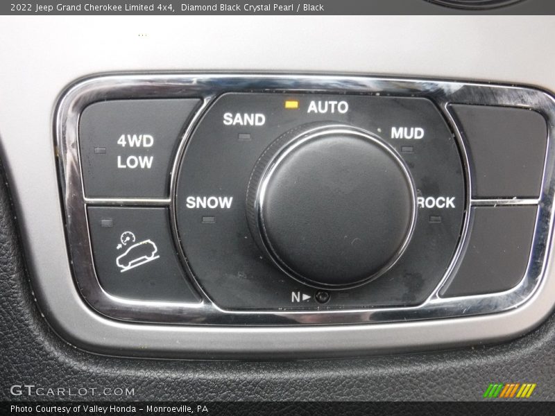 Diamond Black Crystal Pearl / Black 2022 Jeep Grand Cherokee Limited 4x4