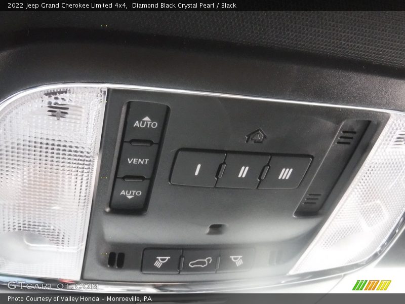 Diamond Black Crystal Pearl / Black 2022 Jeep Grand Cherokee Limited 4x4