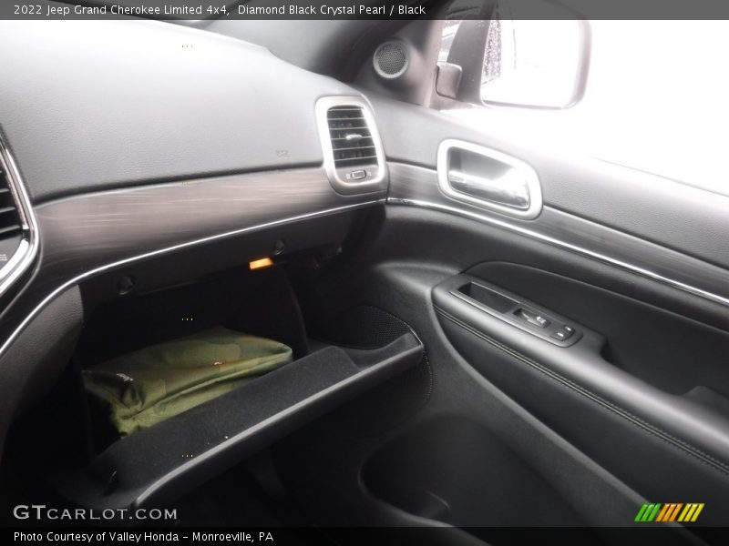 Diamond Black Crystal Pearl / Black 2022 Jeep Grand Cherokee Limited 4x4