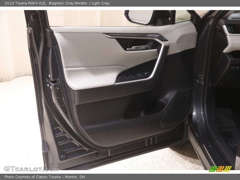Magnetic Gray Metallic / Light Gray 2019 Toyota RAV4 XLE