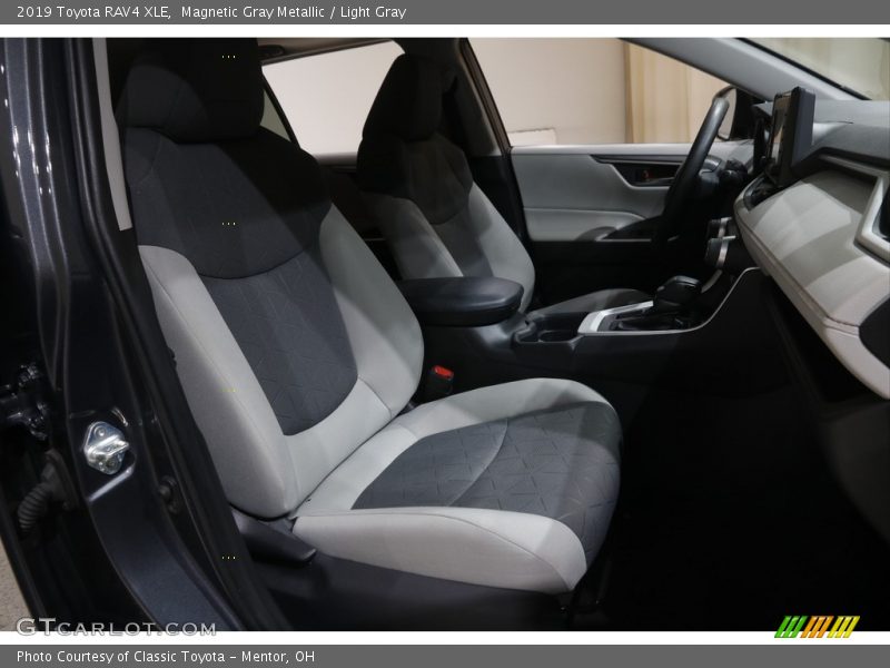 Magnetic Gray Metallic / Light Gray 2019 Toyota RAV4 XLE