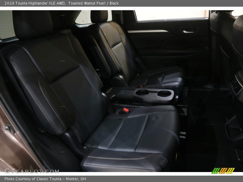 Toasted Walnut Pearl / Black 2019 Toyota Highlander XLE AWD
