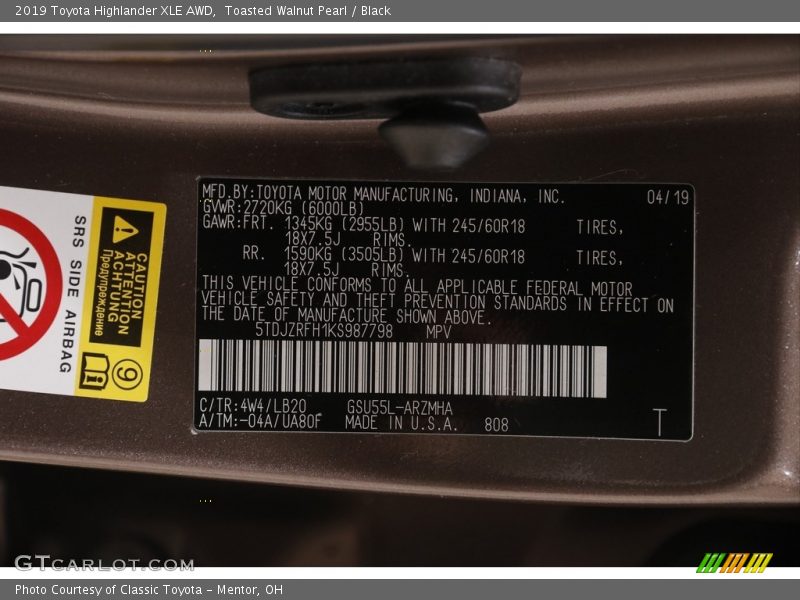 Toasted Walnut Pearl / Black 2019 Toyota Highlander XLE AWD