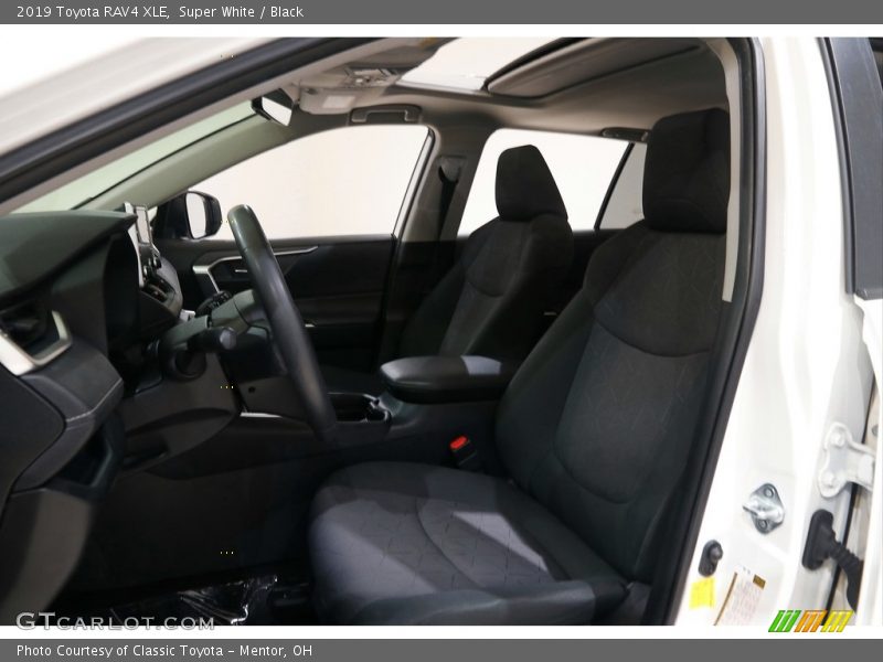 Super White / Black 2019 Toyota RAV4 XLE