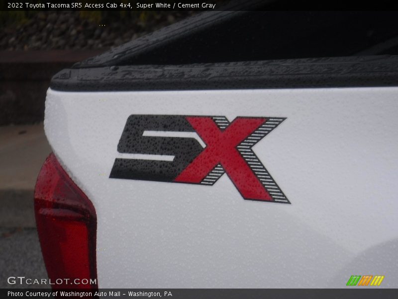 Super White / Cement Gray 2022 Toyota Tacoma SR5 Access Cab 4x4