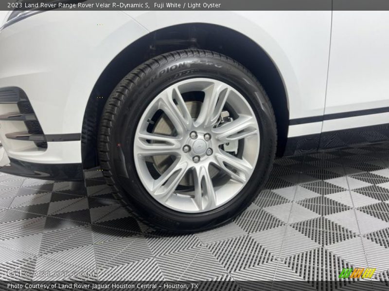 Fuji White / Light Oyster 2023 Land Rover Range Rover Velar R-Dynamic S