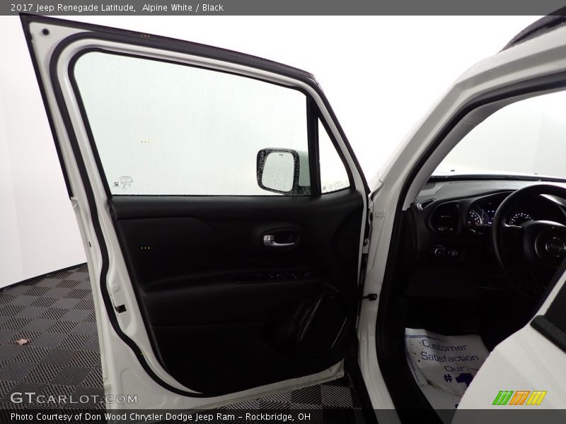 Alpine White / Black 2017 Jeep Renegade Latitude
