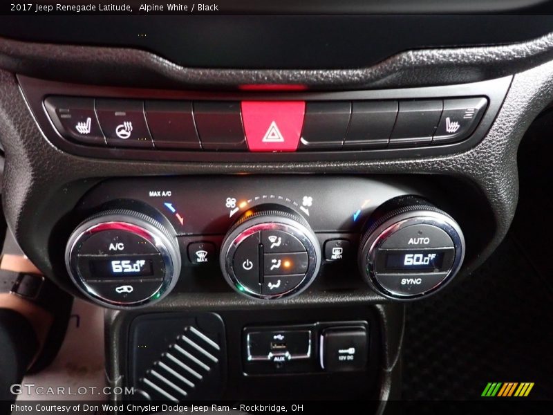 Alpine White / Black 2017 Jeep Renegade Latitude