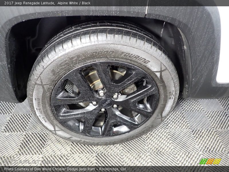 Alpine White / Black 2017 Jeep Renegade Latitude
