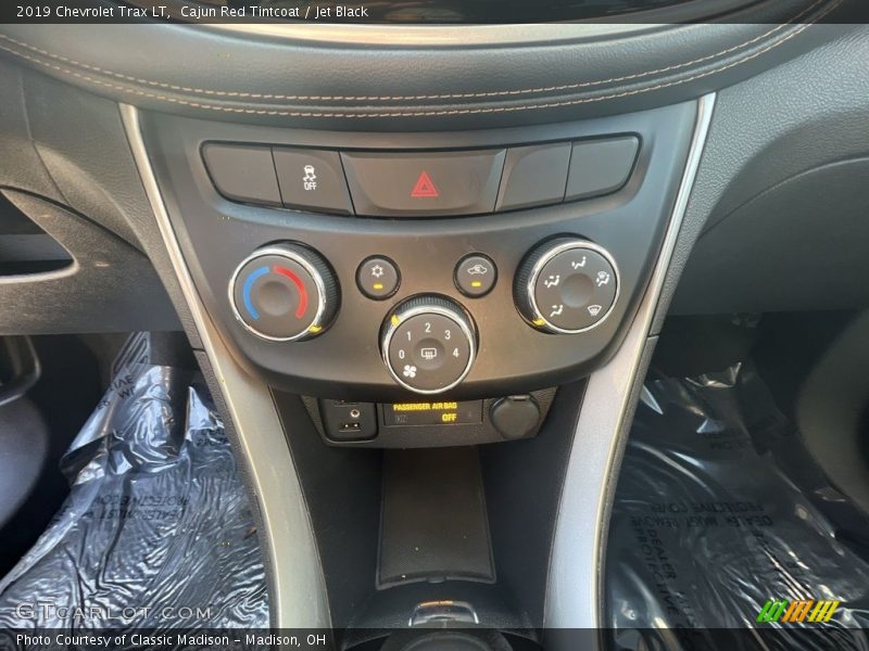 Cajun Red Tintcoat / Jet Black 2019 Chevrolet Trax LT