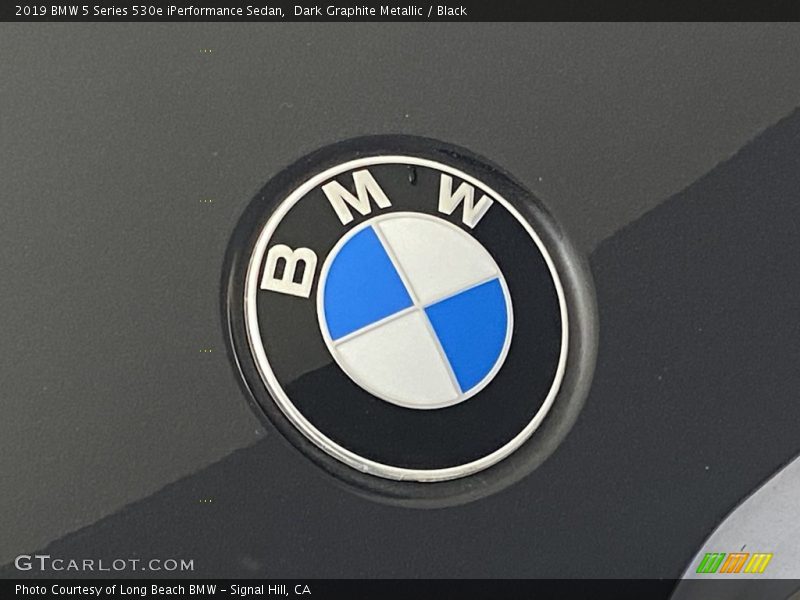 Dark Graphite Metallic / Black 2019 BMW 5 Series 530e iPerformance Sedan