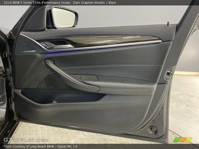 Dark Graphite Metallic / Black 2019 BMW 5 Series 530e iPerformance Sedan
