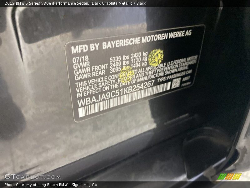Dark Graphite Metallic / Black 2019 BMW 5 Series 530e iPerformance Sedan