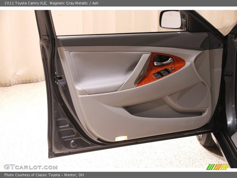 Magnetic Gray Metallic / Ash 2011 Toyota Camry XLE