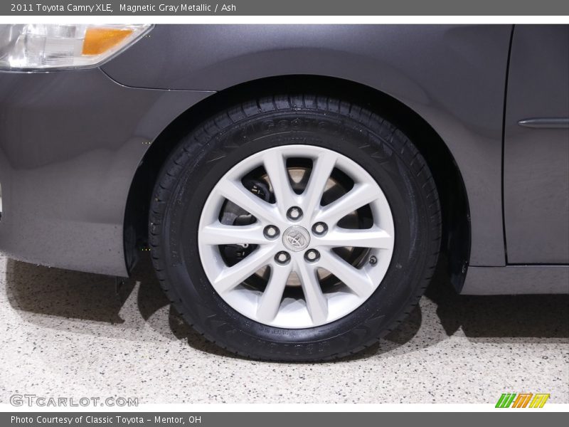 Magnetic Gray Metallic / Ash 2011 Toyota Camry XLE