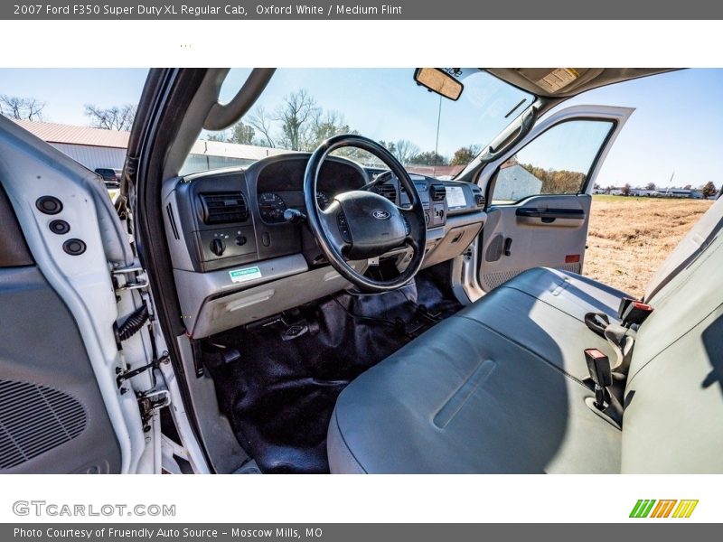 Oxford White / Medium Flint 2007 Ford F350 Super Duty XL Regular Cab