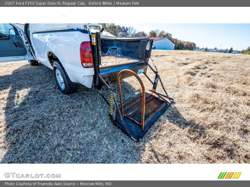 Oxford White / Medium Flint 2007 Ford F350 Super Duty XL Regular Cab