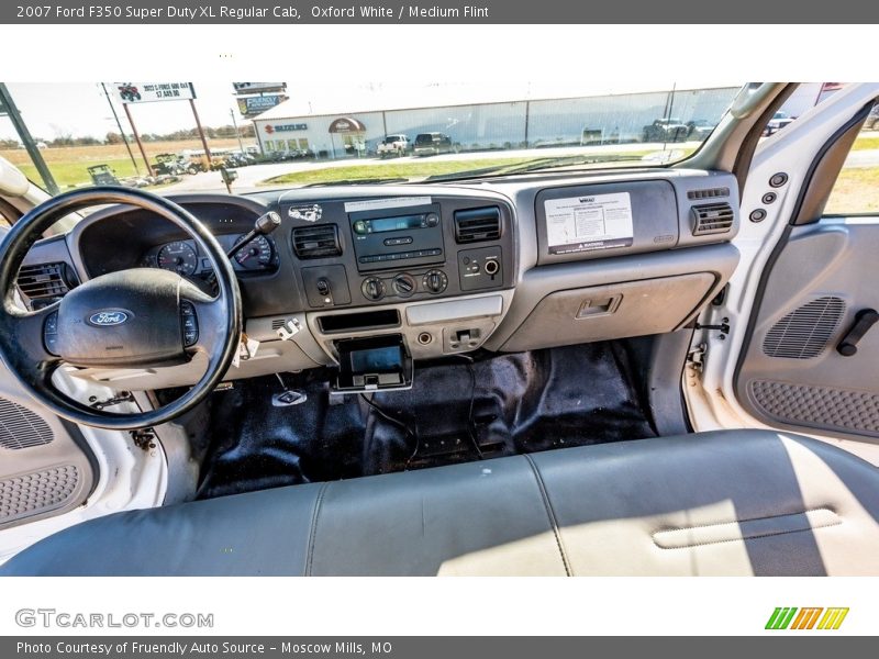 Oxford White / Medium Flint 2007 Ford F350 Super Duty XL Regular Cab