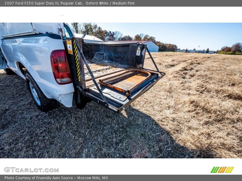 Oxford White / Medium Flint 2007 Ford F350 Super Duty XL Regular Cab