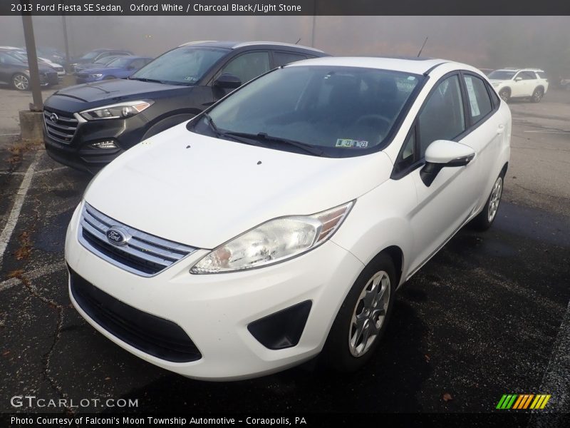Oxford White / Charcoal Black/Light Stone 2013 Ford Fiesta SE Sedan