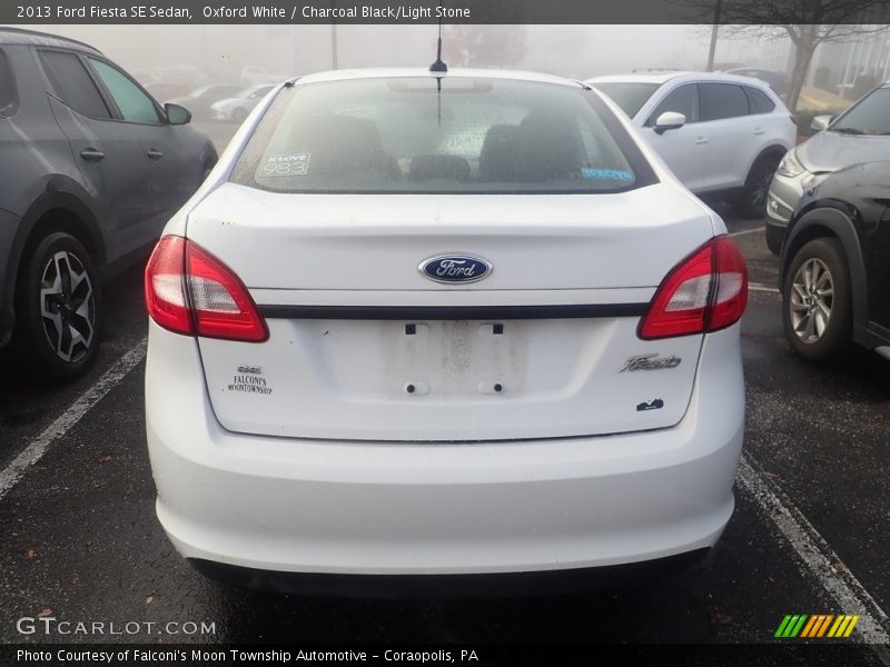 Oxford White / Charcoal Black/Light Stone 2013 Ford Fiesta SE Sedan