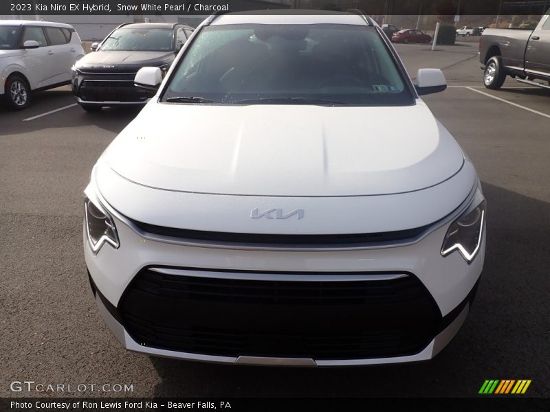 Snow White Pearl / Charcoal 2023 Kia Niro EX Hybrid