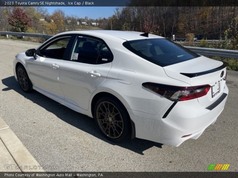 Ice Cap / Black 2023 Toyota Camry SE Nightshade