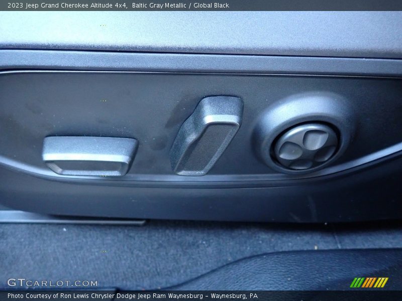 Baltic Gray Metallic / Global Black 2023 Jeep Grand Cherokee Altitude 4x4
