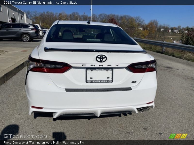 Ice Cap / Black 2023 Toyota Camry SE Nightshade