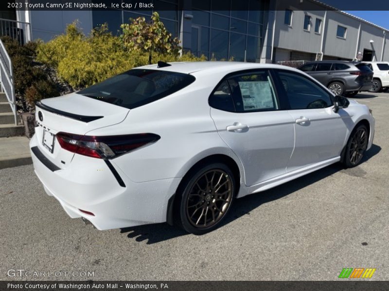 Ice Cap / Black 2023 Toyota Camry SE Nightshade