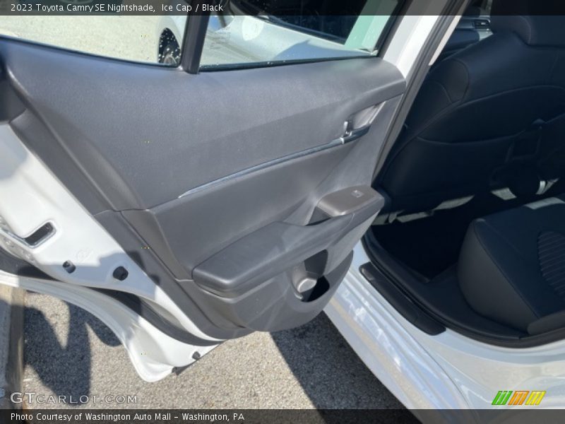 Ice Cap / Black 2023 Toyota Camry SE Nightshade