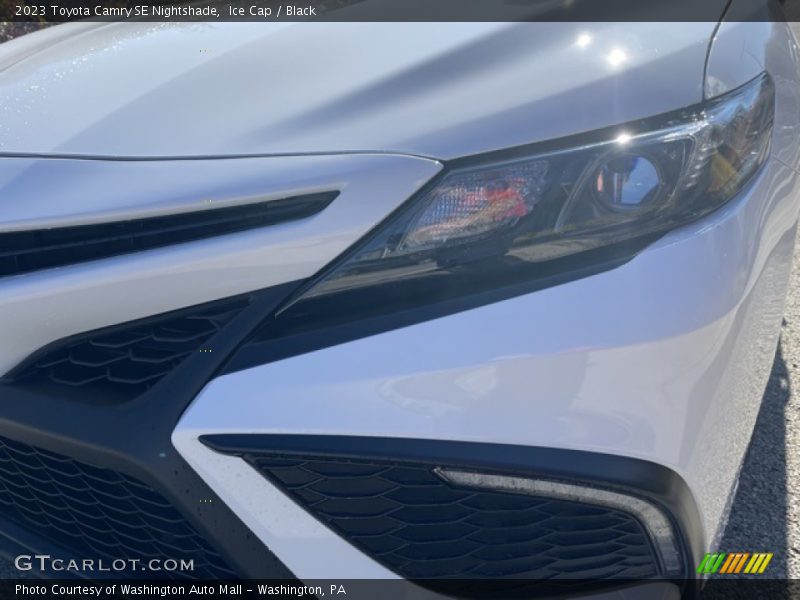 Ice Cap / Black 2023 Toyota Camry SE Nightshade