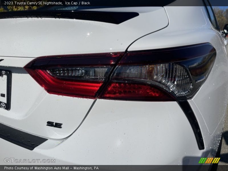 Ice Cap / Black 2023 Toyota Camry SE Nightshade