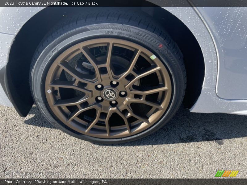 Ice Cap / Black 2023 Toyota Camry SE Nightshade